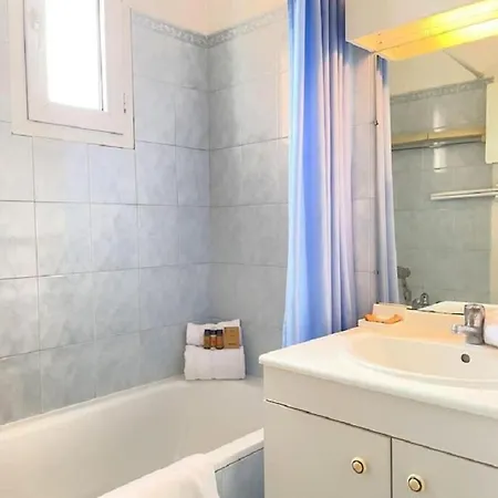 Apartamento Imperia St Raphael, Au Calme, Vue Piscine, Climatise *